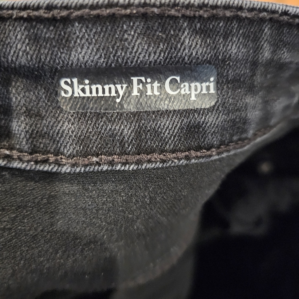 Judy Blue Black Distressed Skinny Fit Capri Size 13 - Picture 4 of 6